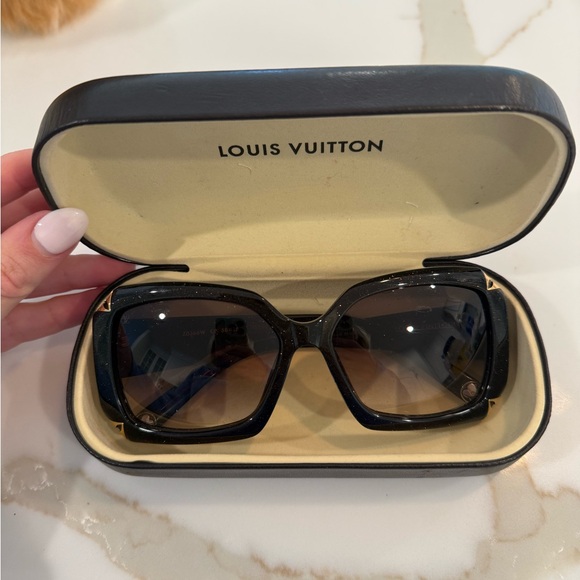 Louis Vuitton hortensia sunglasses - Picture 1 of 6